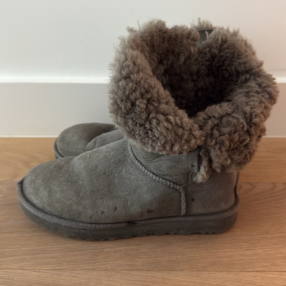 Ugg Bailey Button Grey Boots Sz 8